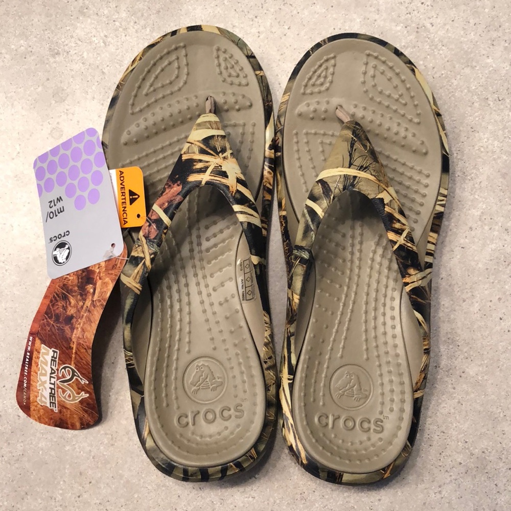 Men’s size 10 Camo Crocs Flip Flop Thong Sandals